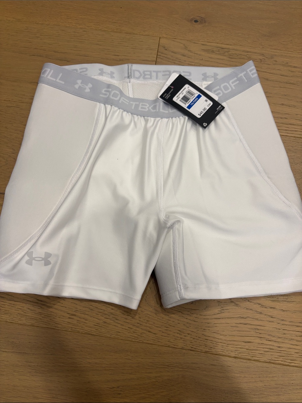 BNWT Girls Under Armour Softball Shorts Youth XL